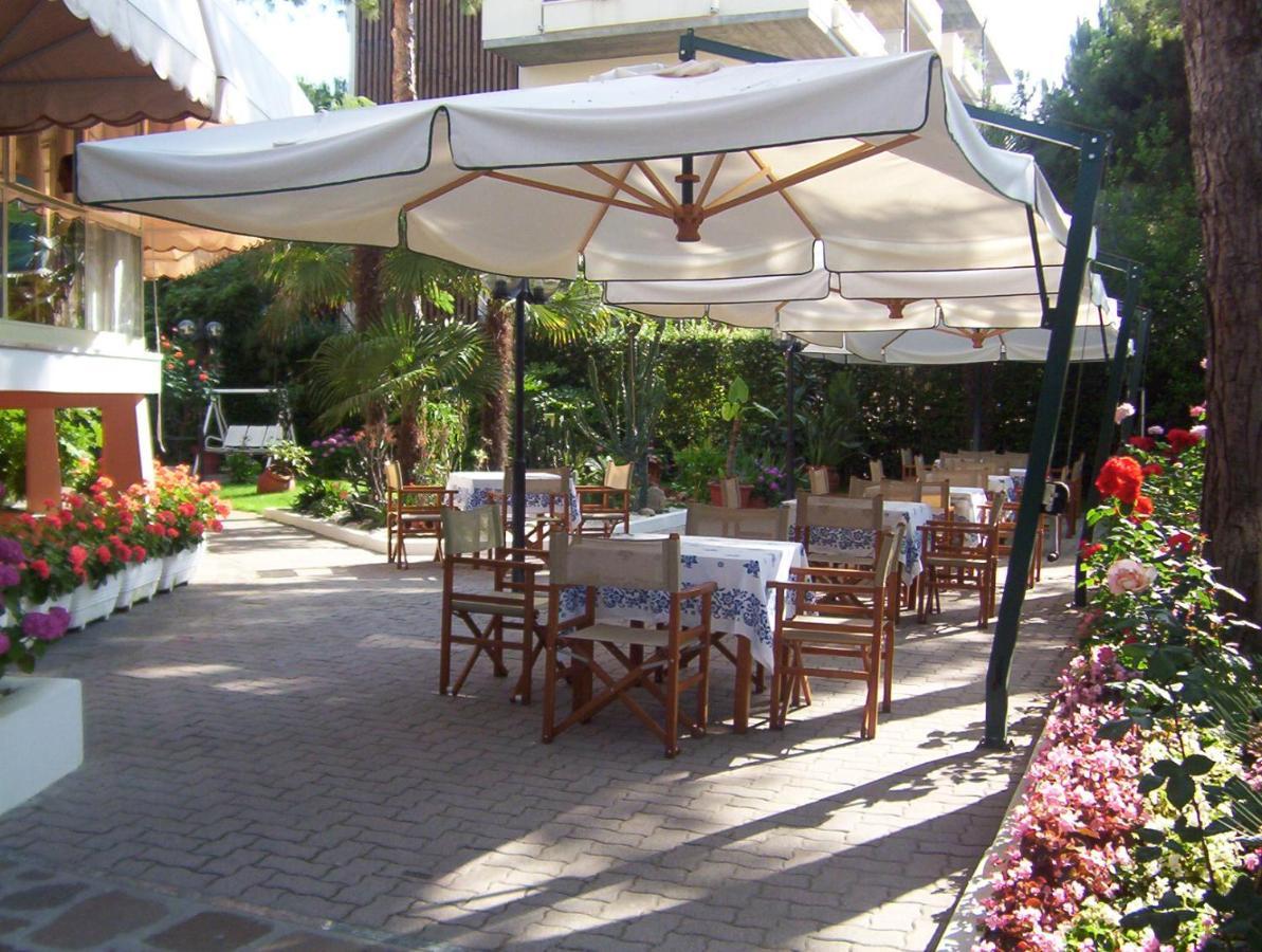 Hotel Escorial Cervia Exterior foto