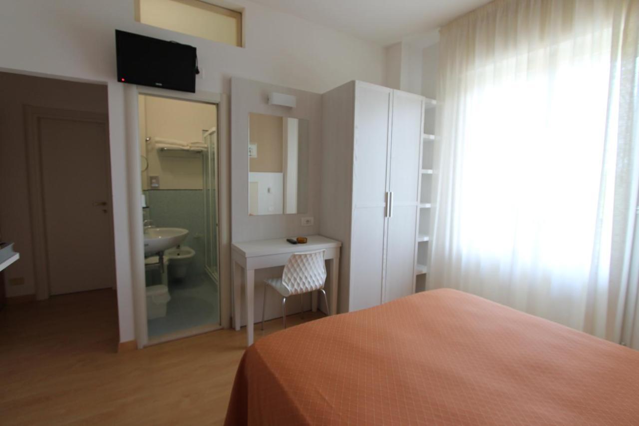 Hotel Escorial Cervia Exterior foto