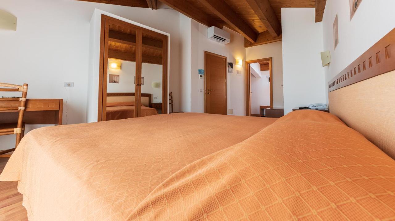 Hotel Escorial Cervia Exterior foto