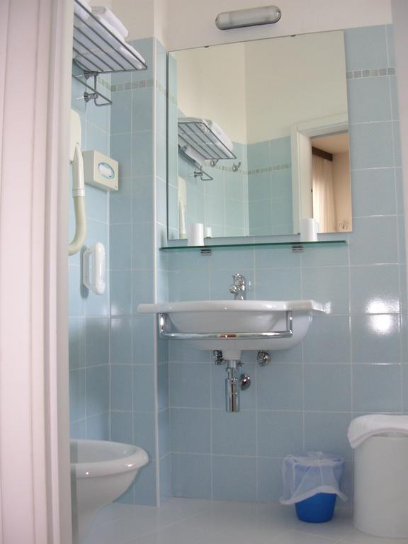 Hotel Escorial Cervia Habitación foto